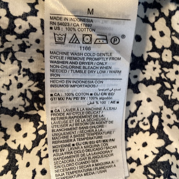 REMOVING Old Navy Blue Print Popover Medium - Picture 6 of 7